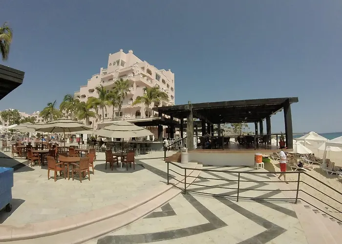 At Pueblo Bonito Rose' And 5*
